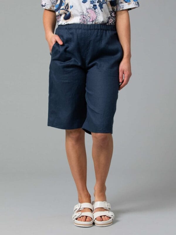 Navy Shorts YT22S5772 by Yarra Trail