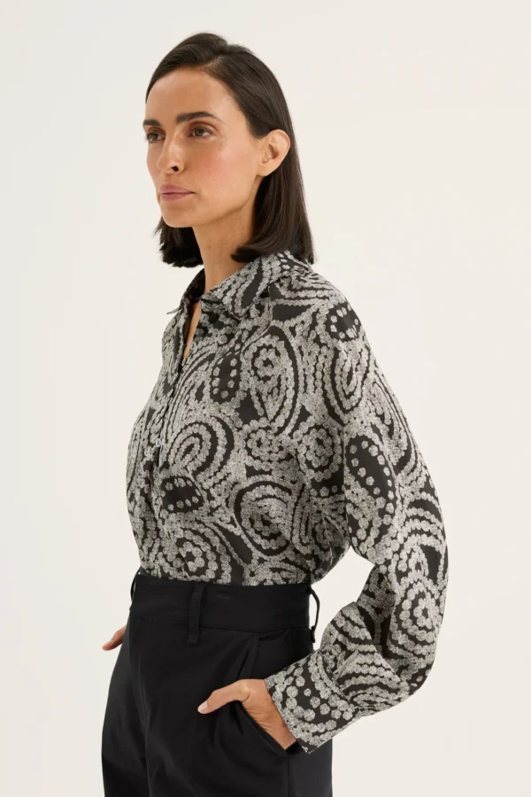 Yarra Trail Scornia Paisley Top YTWN4261 Coal Paisley Print